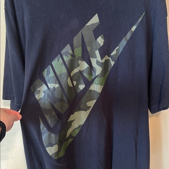 Nike Men's Black Tee with Camo Logo size 3xl - Picture 3 of 4